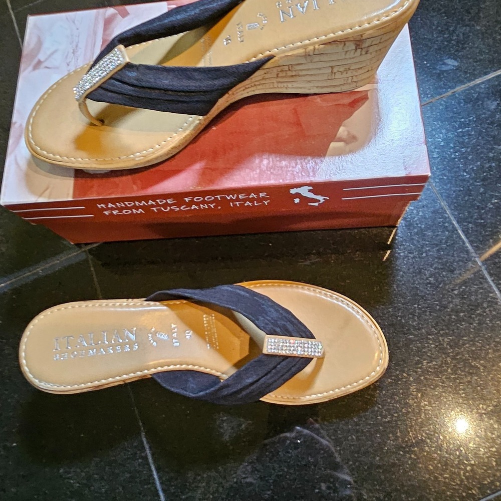 Italian Shoemakers Womens 10M Pearl Black Rhinestone Wedge Flip Flops 1-01732